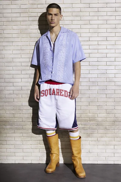 Look 16